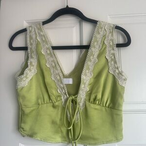 Cropped green tank top with lace details